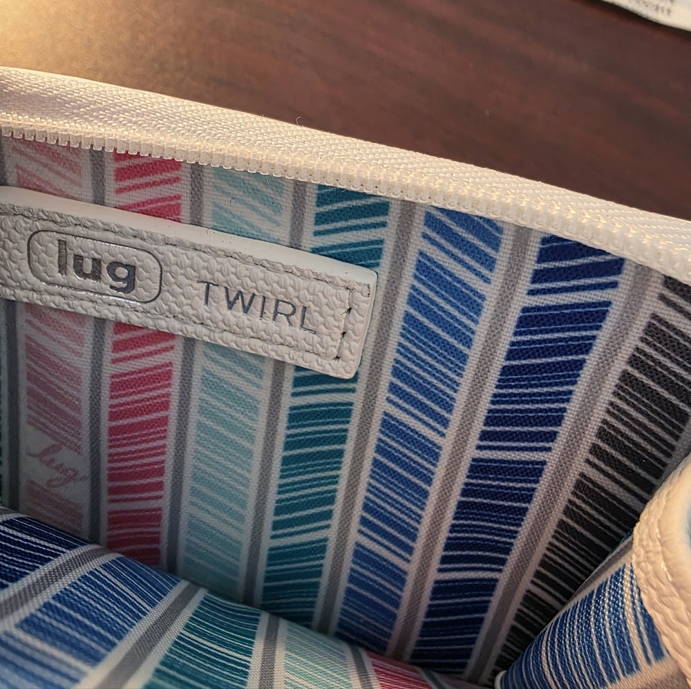 NWT_ LUG_ TWIRL WRISTLET WALLET_ MATTE LUXE- WHITE - Picture 3 of 6
